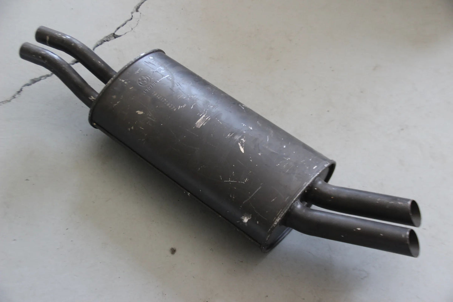 Original BMW 3er E30 2.5 Nachschalldämpfer NOS NLA 18121709374