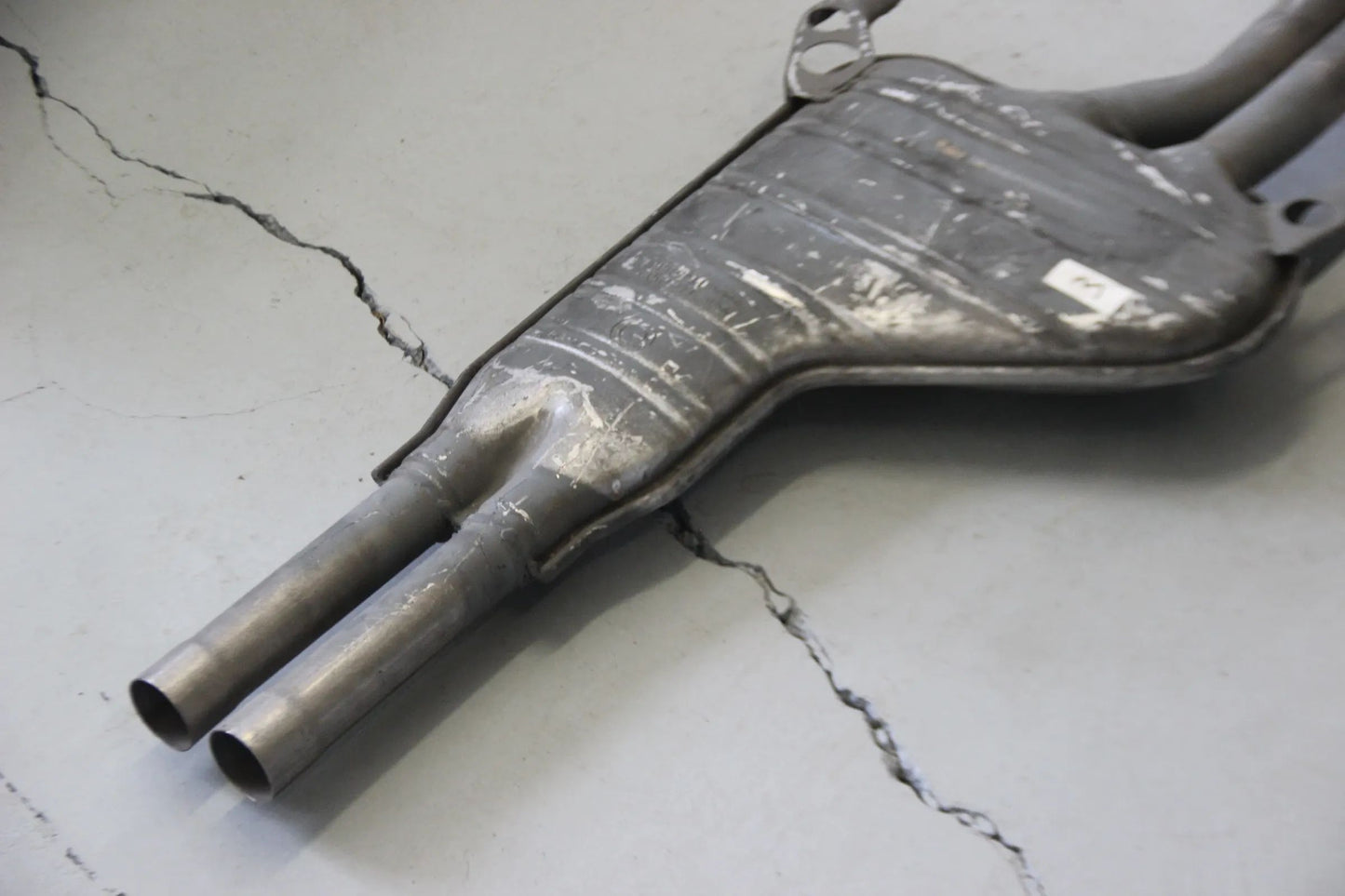 Original BMW 7er E23 735i M30 M30b35 Limousine Mittelschalldämpfer 18121175686
