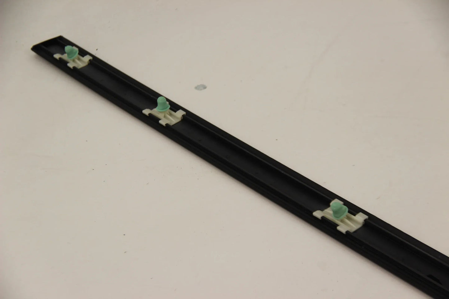 Original BMW E39 520i-540i M5 Stossleiste Tür vorne links schwarz 51138159295