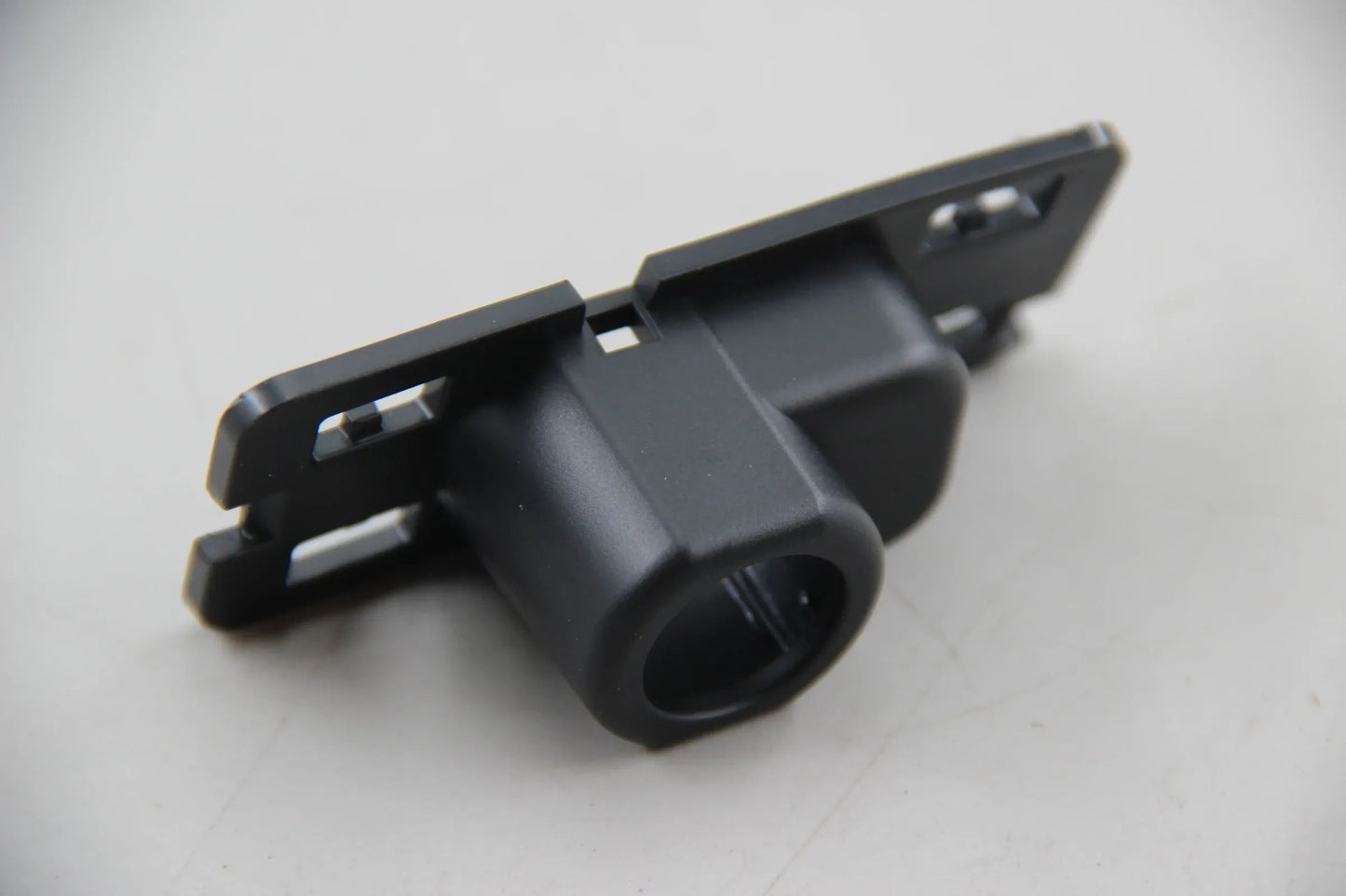 Original BMW E70 X5 3.0d 3.0sd Aufnahme PDC-Sensor innen links 51117165461