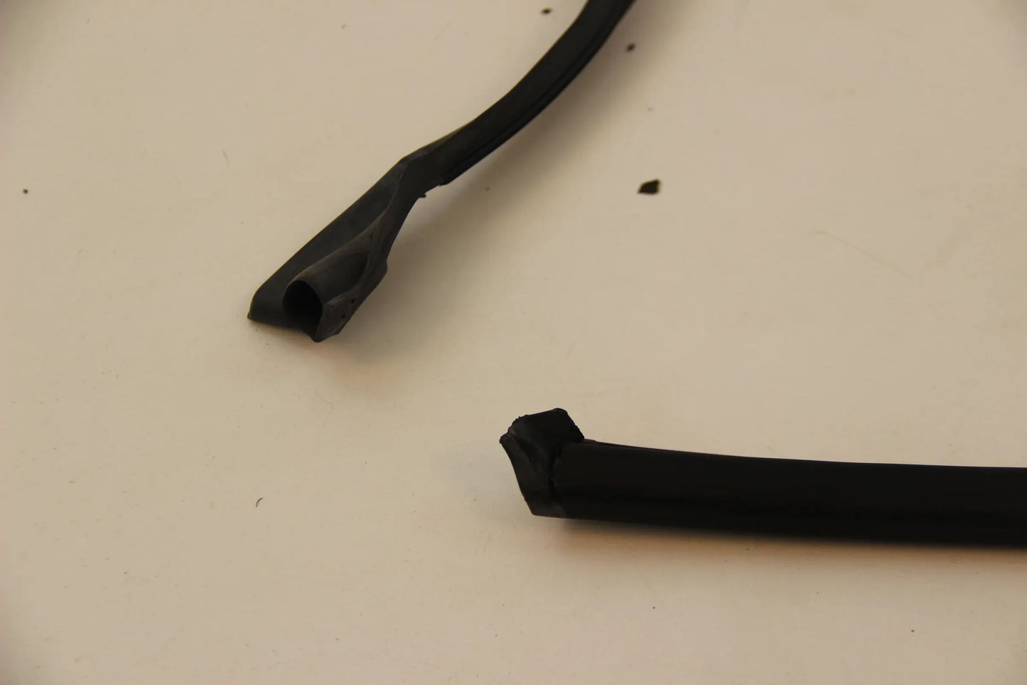Original BMW E39 Dichtung Türfuge Dachrahmen hinten rechts NOS NLA 51228254532