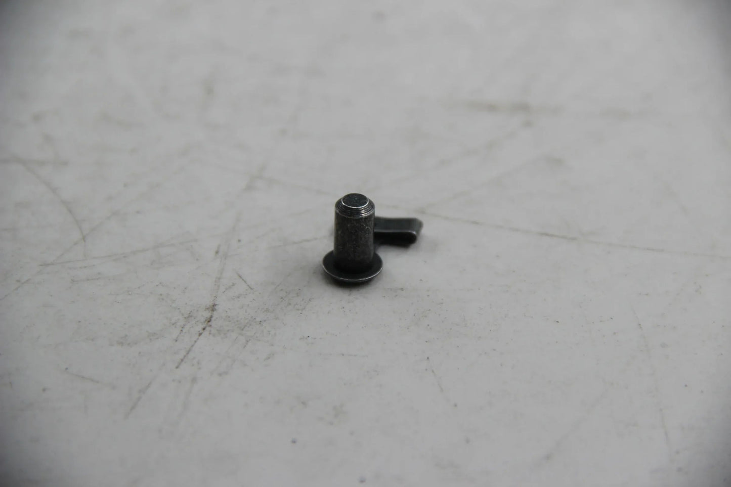 Original BMW E39 E38 Bolzen 6X12,5 Sicherheitsgurt NOS NLA 72111963597
