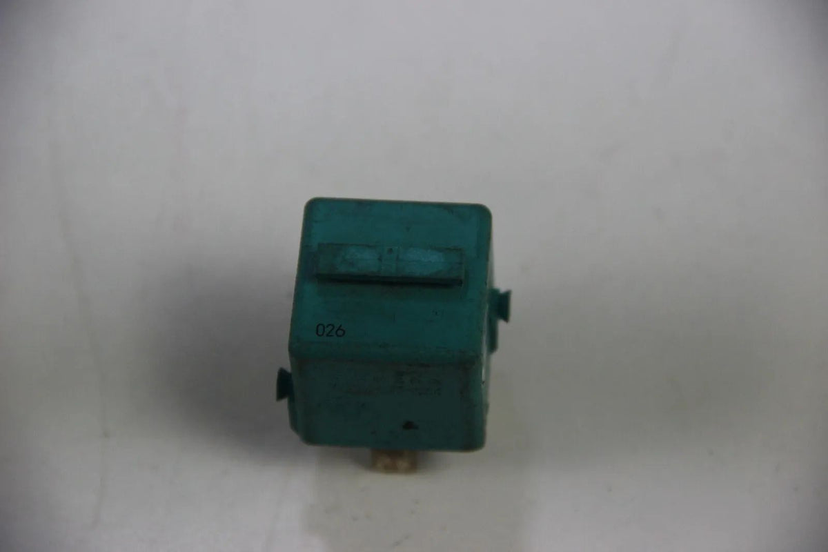 BMW E36 E34 E24 E32 E38 E31 Relais Relay Schliesser türkisblau 61361388910