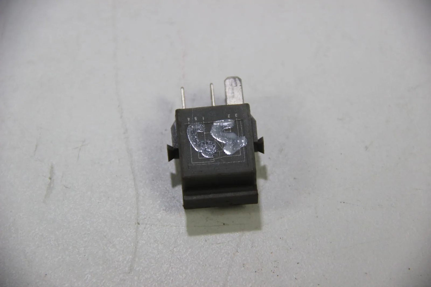 Original BMW E36 E90 E34 E32 E38 Minirelais Relay  Wechsler grau 61361393415