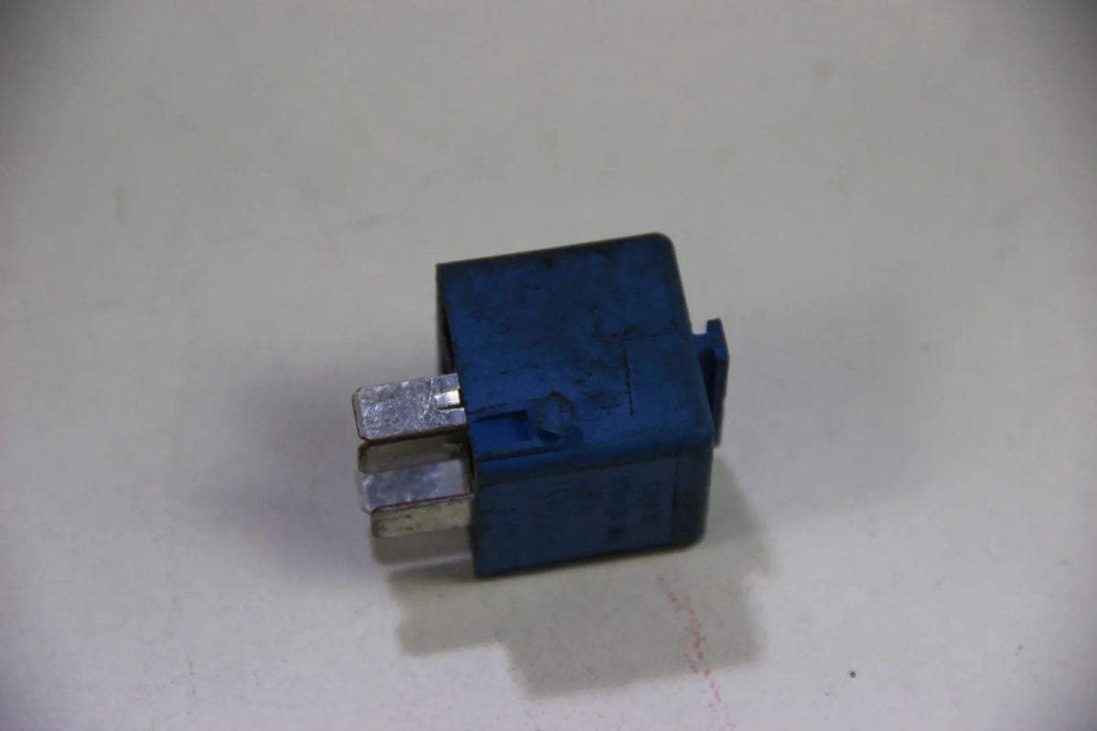 BMW E81 E36 E46 E90 E92 E39 Relais Relay Schliesser himmelblau 61366915327