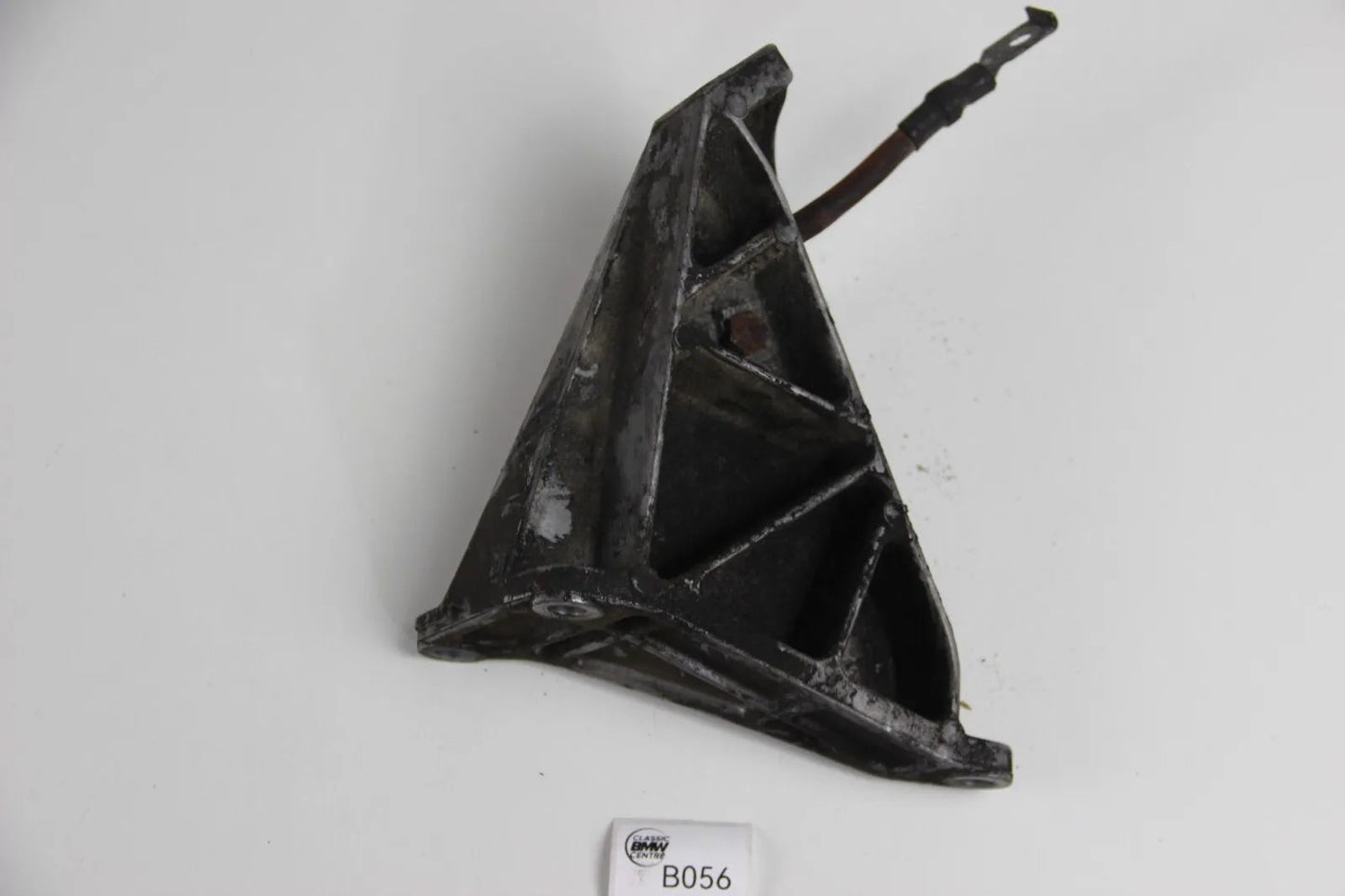 Original BMW  E34 E32 M30 Motorhalter Tragebügel 1129806 Bracket Mount 7er 5er