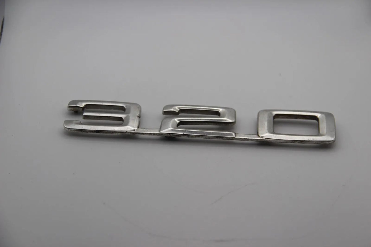 Original BMW E2 320 Modellbezeichnung Emblem Badge Schriftzug 51141869972