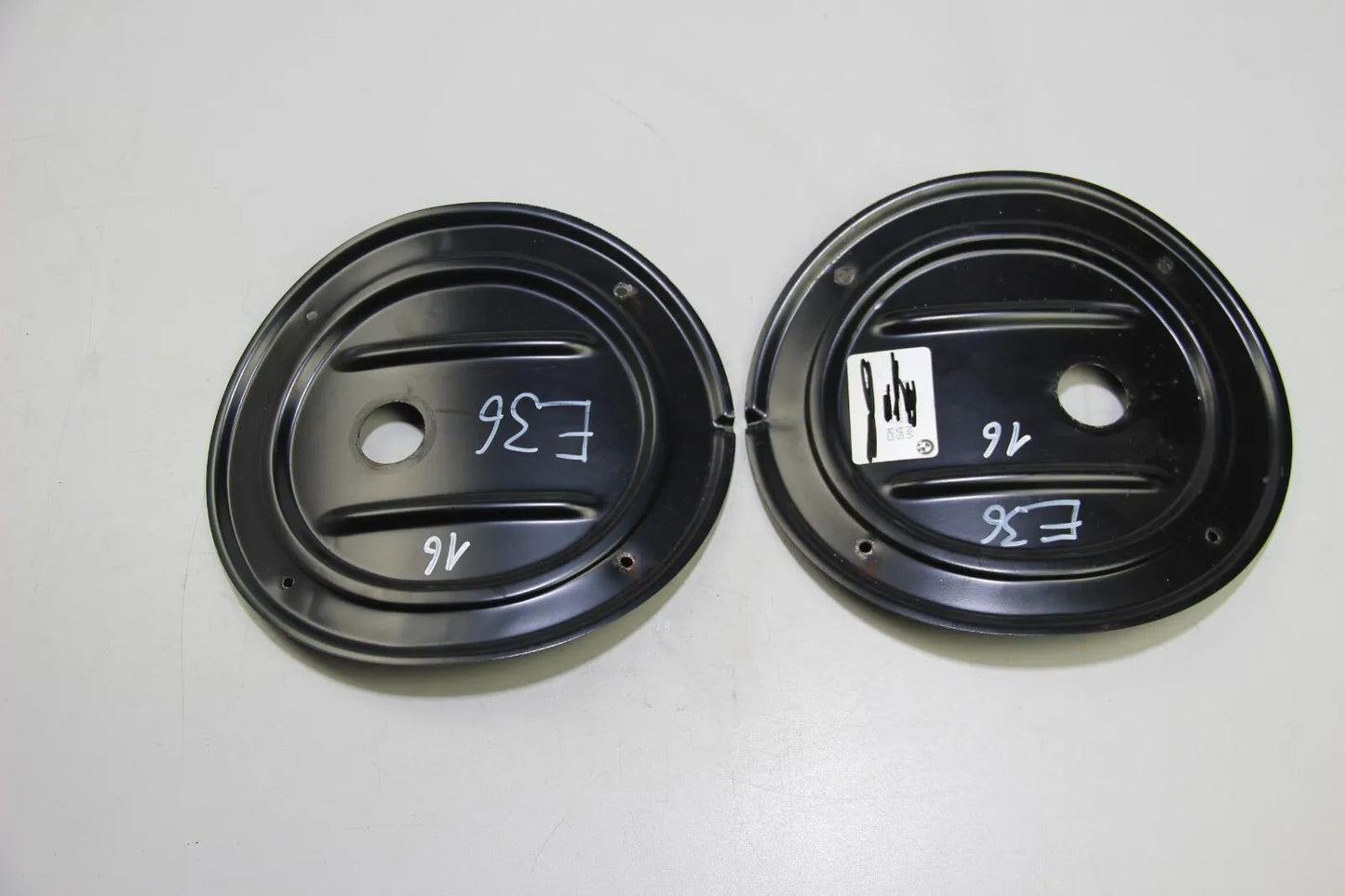 Original BMW E36 Tankabdeckung Rücksitz paar links recht cover  3er 318 316 320