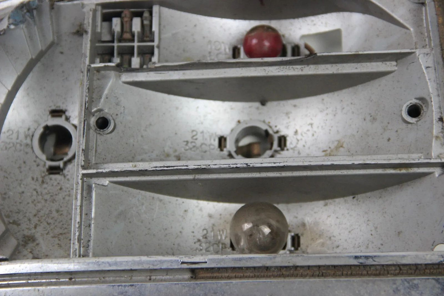 BMW 2002 E10 1502 1802 1602 E12 Rücklichtträger Rücklicht Gehäuse Ersatz