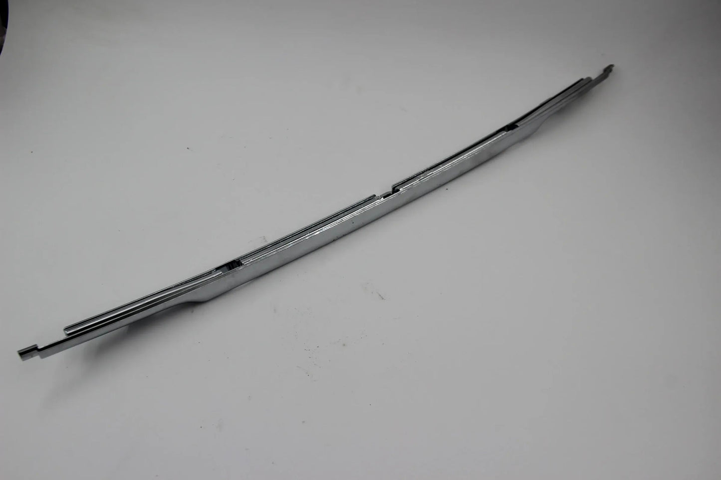 Original BMW E39 520d-540iP Blende Nummernschild-Blende vorne 51118226558