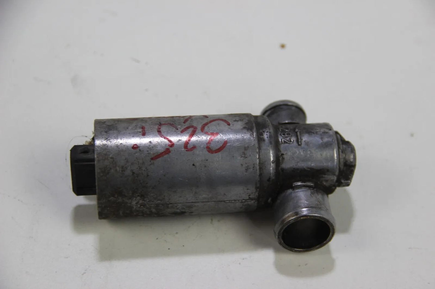 Original BMW E39 5er Leerlaufregler 1738981 Idle Valve Luftsteuerung