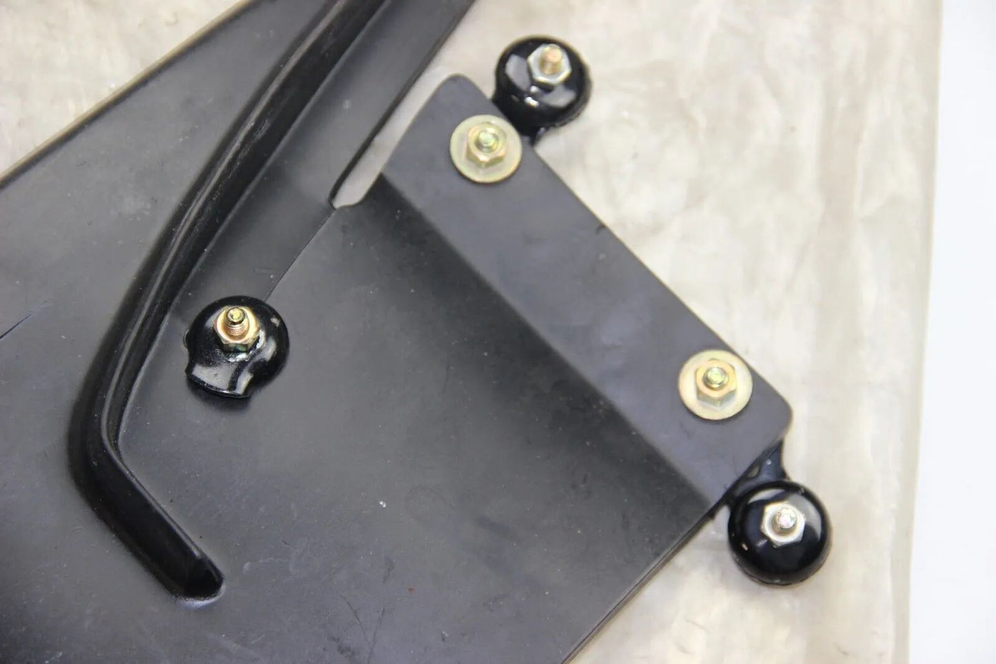 NEU ORIGINAL 72601902246  Schmutzfänger BMW E28 Hinten Links