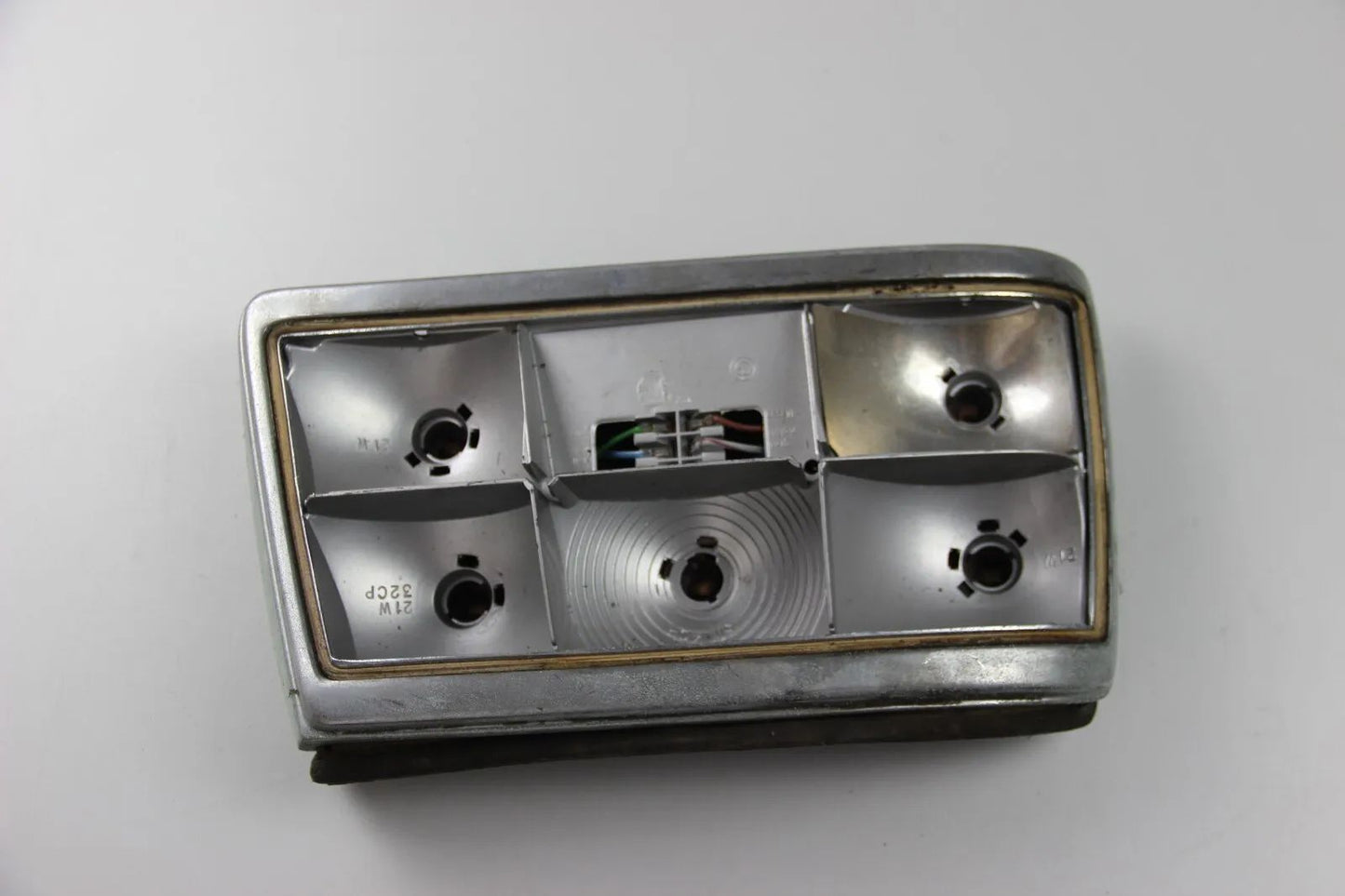 BMW E12 Rücklicht Heckleuchte Lampenträger links