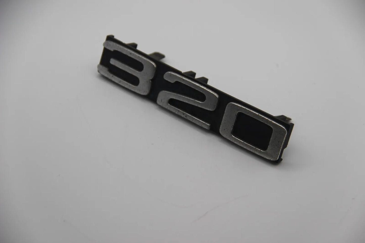 Original BMW E21 320 Kühlergrill Modellbezeichnung Emblem Badge Schriftzug