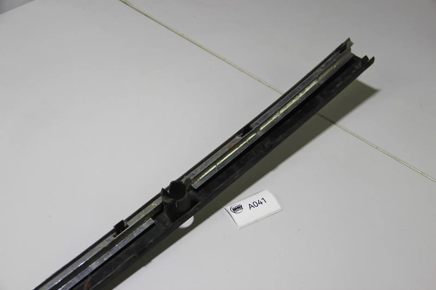 BMW E39 mit PDC Leiste Heck Stoßstange Trim Piece Blende Parksensoren 5112184504