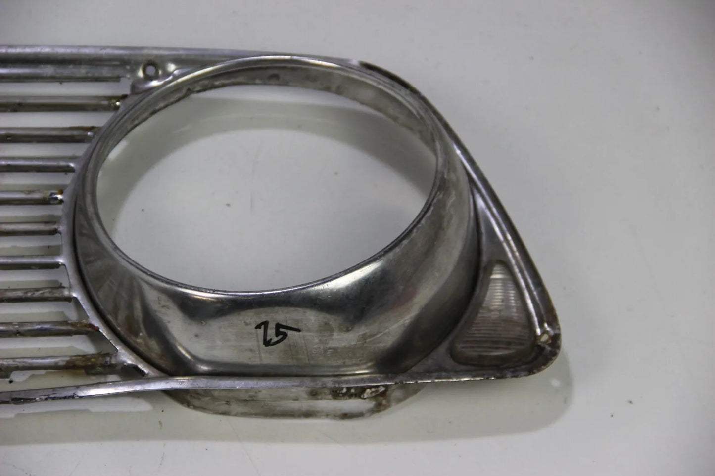 BMW E10 1502 1602 1802 2002  Ziergitter vorne Chrom Links Zierleiste OEM