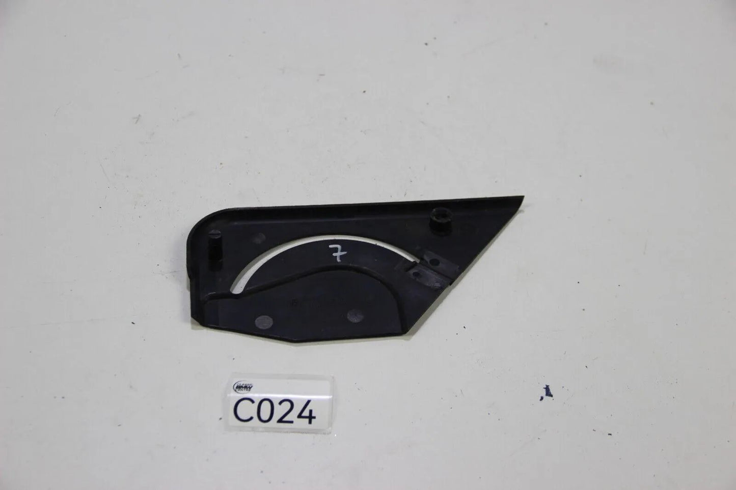 Original BMW E30 318i 320i 325i M3  Gurtdurchführung Links Cabrio 1935605