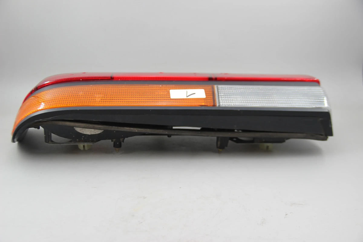 Original BMW E28 518i 520i-535i M535i Heckleuchte rechts schwarz 63211381364
