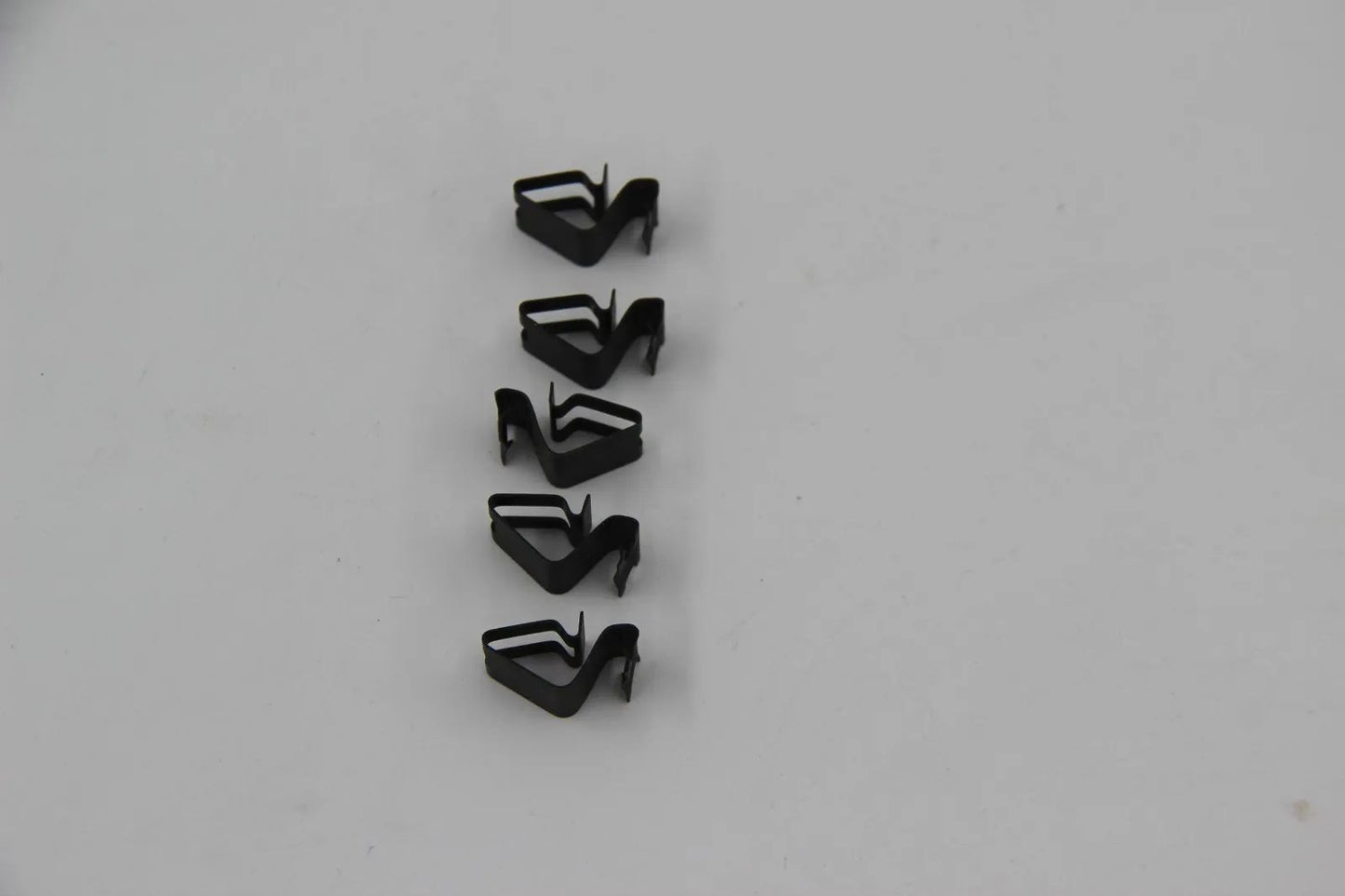 BMW E12 E28 E23 5er  7er 5x Klammer Clips Gitter Frontklappe Clip 51131819327