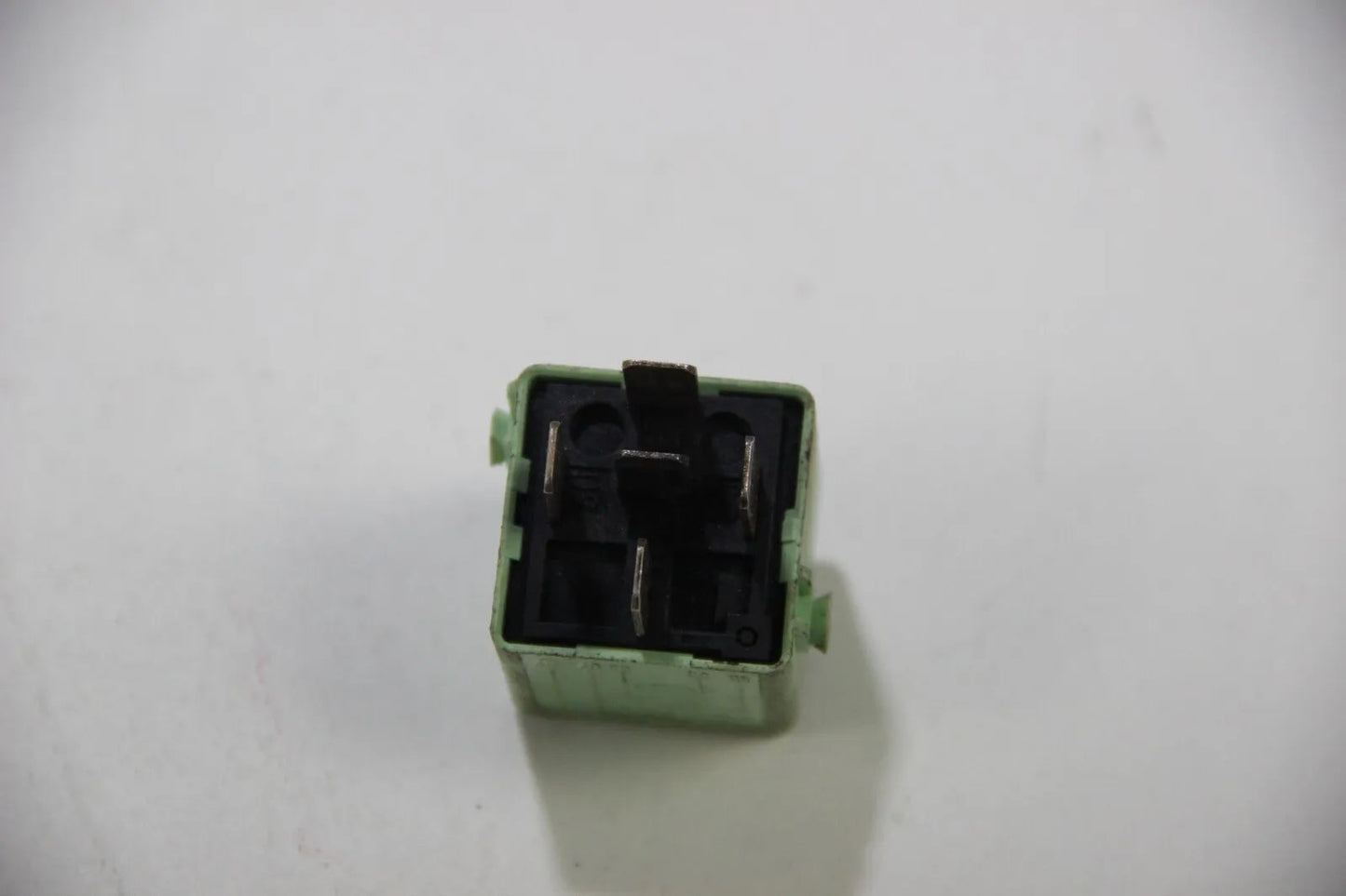 Original BMW CMSP E3 E9 E30 E36 E46 Relais Schliesser weissgrün  61368373700