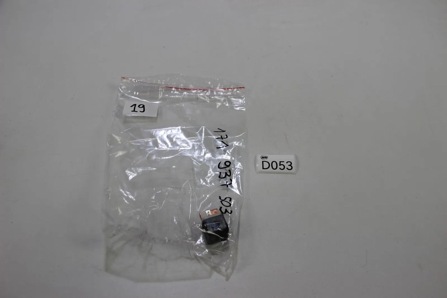 Original VW Relais grau weiß Oldtimer Relay 171937503