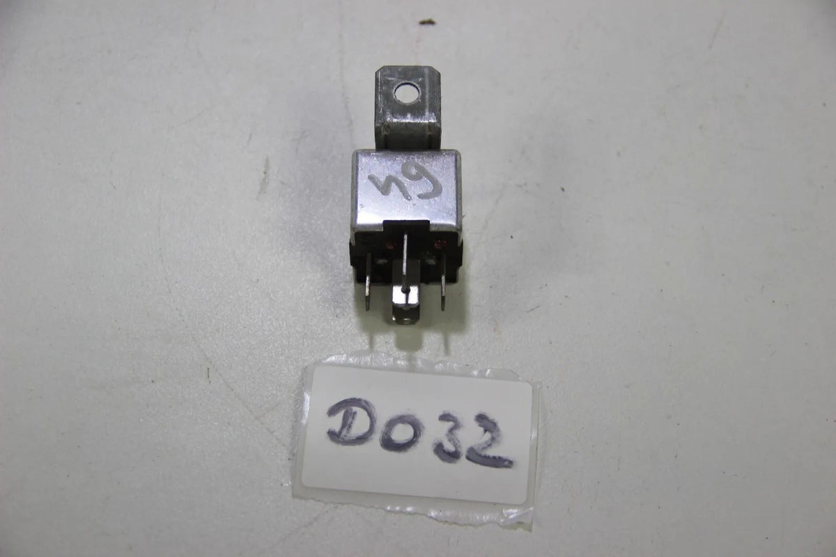 Original BMW Relais Relay Arbeitsstrom Oldtimer Relais 61321358198