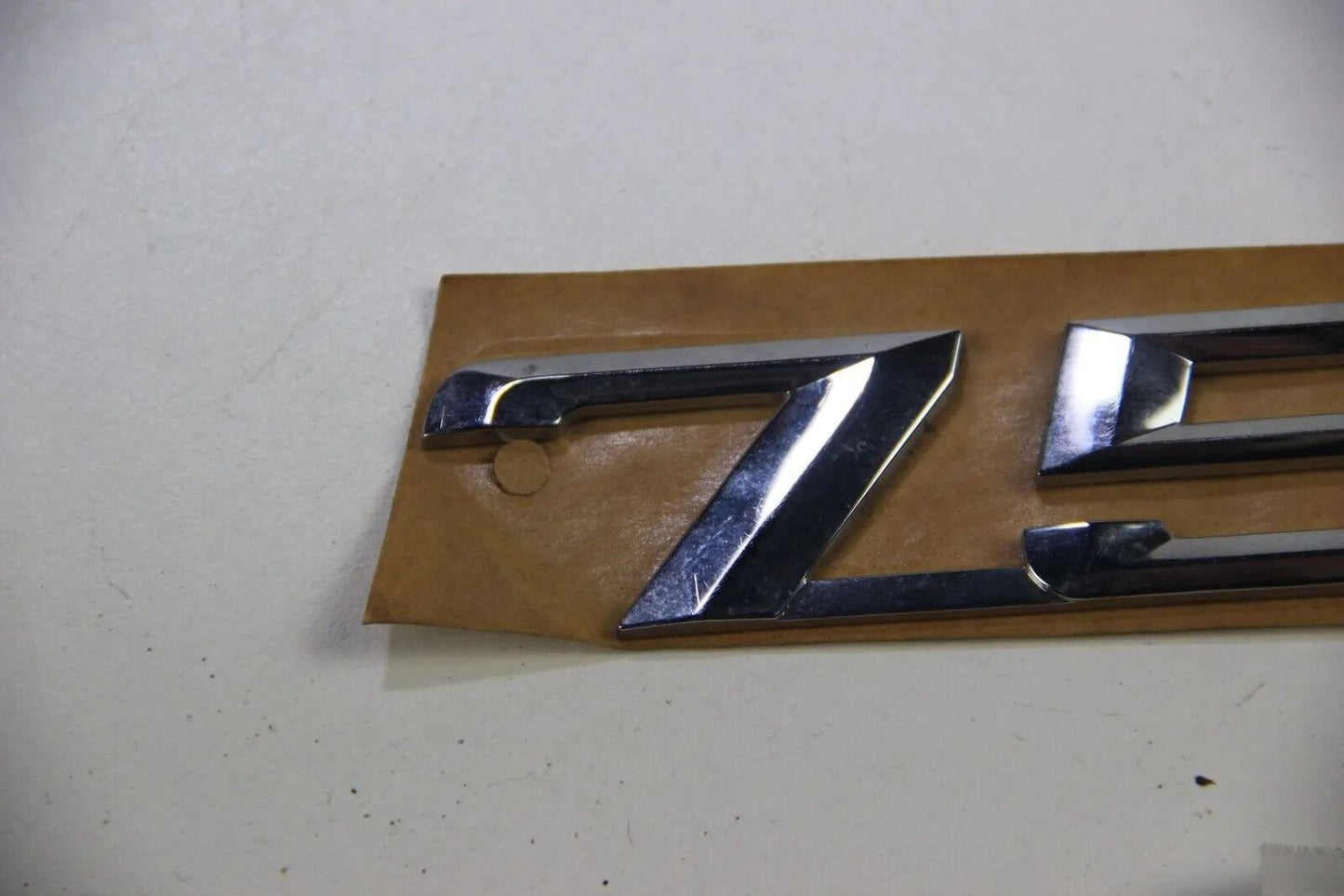 NEU BMW Original E32 E38 Emblem "750" 51148136272 Modellbezeichnung Badge V12