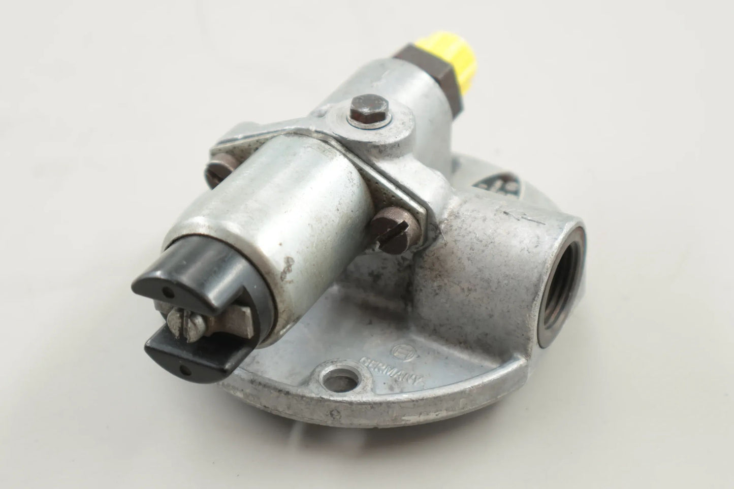 Mercedes-Benz W113 W109 Zusatzeinspritzventil Kaltstartventil Bosch 0330106001
