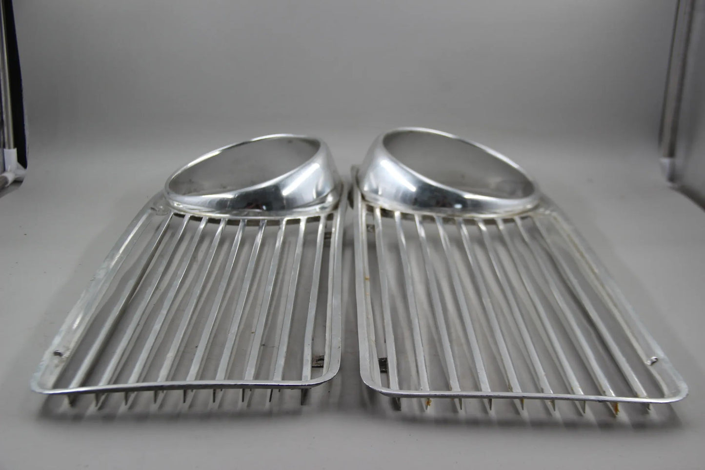 Original BMW E10 2002 ti tii Ziergitter links + rechts chrom 1808473 1808474