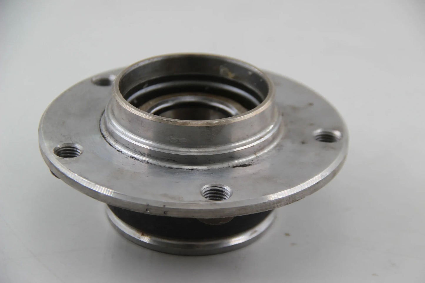 Original BMW E34 E32 E31 Radnabe asymmetrisch vorne D=97MM  31211129386