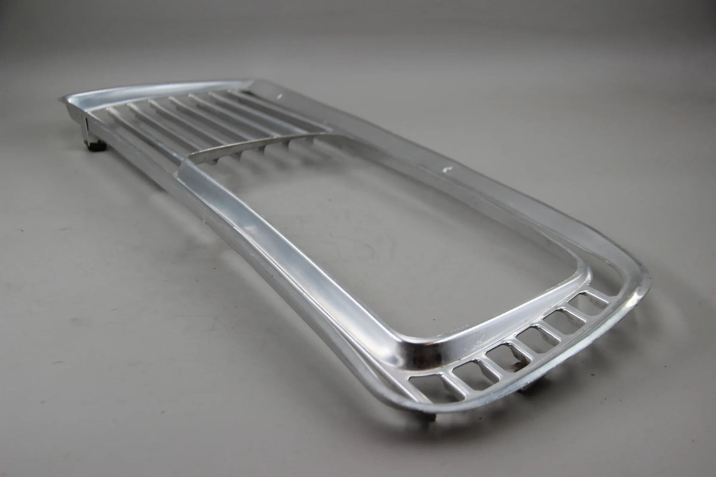 Original BMW NK 1800 2000 2000tilux Ziergitter links chrom NOS NLA 51135780113