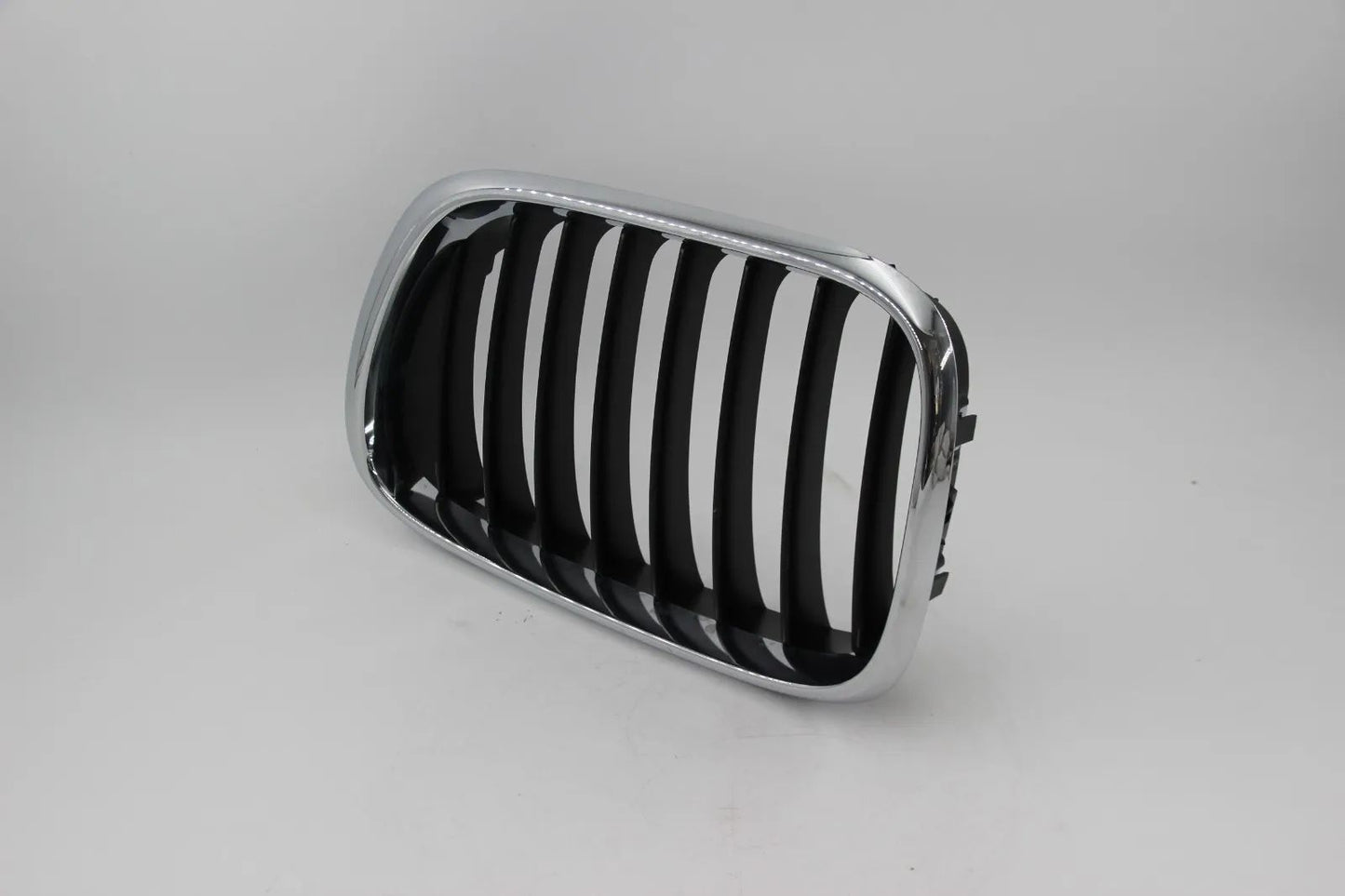 Original BMW E53 X5 3.0d-4.6is Ziergitter Front rechts Niere Grille 51138250052