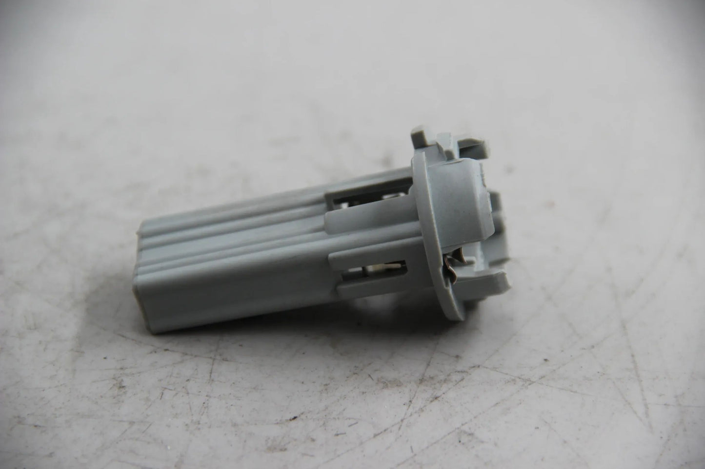 Original BMW E36 316i-328i M3 E38 728i-750i L7 Lampenfassung NOS NLA 63211387364