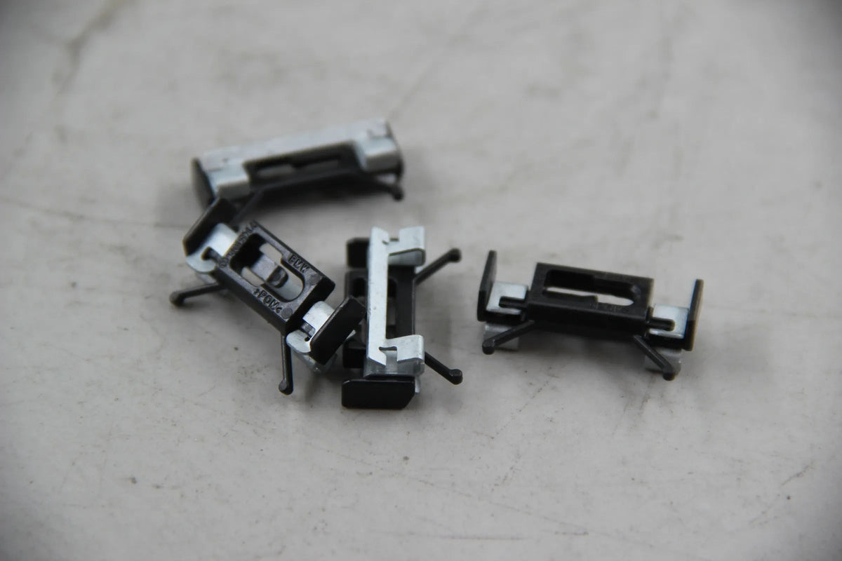 Original BMW E90 316i 318i 320i 323i-335i M3 E91 4x Clip schwarz 51137145109