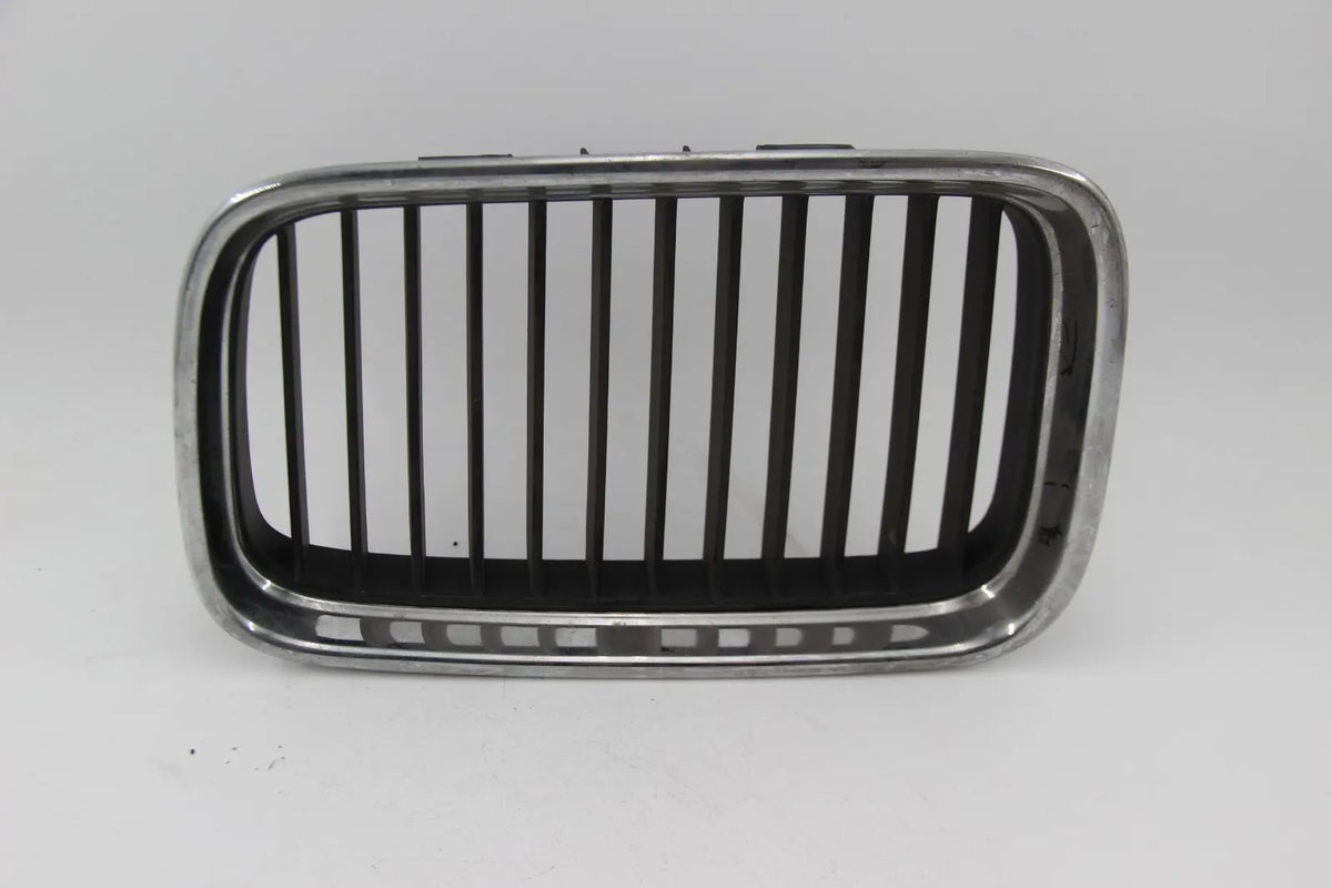 Original BMW E36 3er 316i-328i Ziergitter Niere Vorne Links Chrom 51138122237