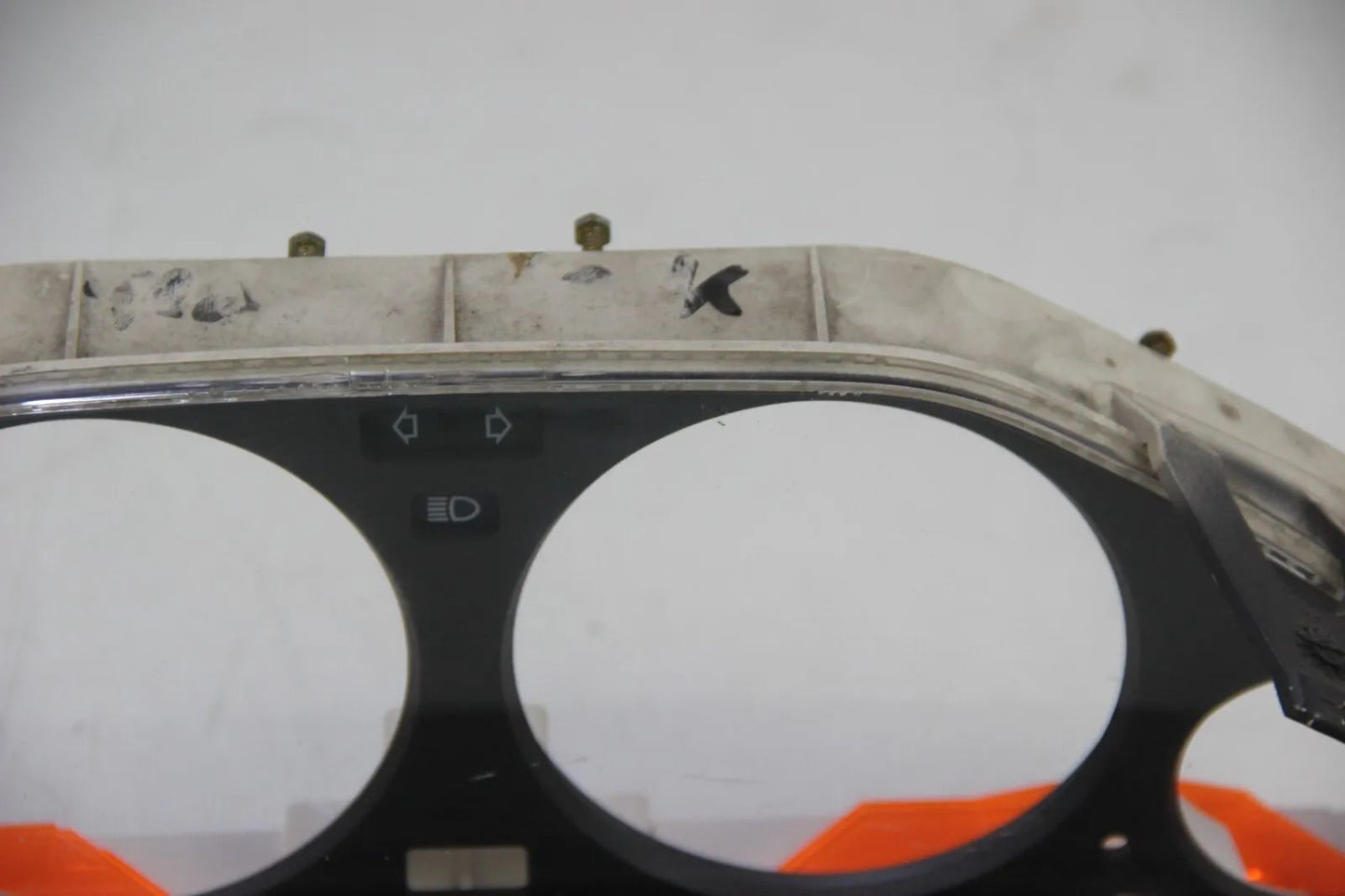 BMW E30 316i 318i Kombiinstrument Tacho Gehäuse für Tachos mit Quartz Uhr