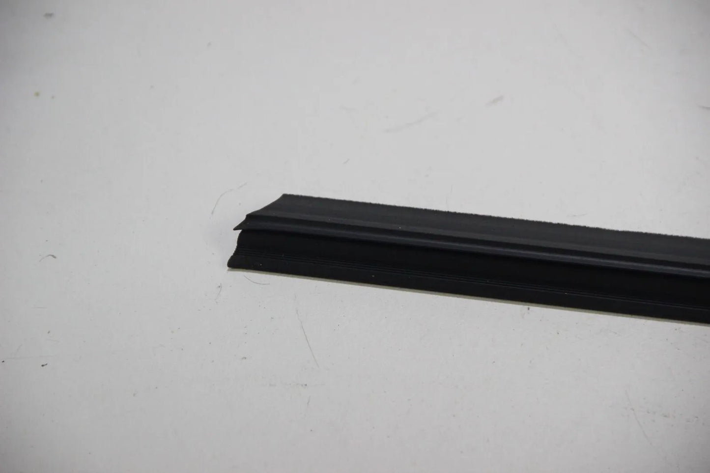 Original BMW E30 316i-325i M3 Fensterschachtabdichtung aussen links 51211913055