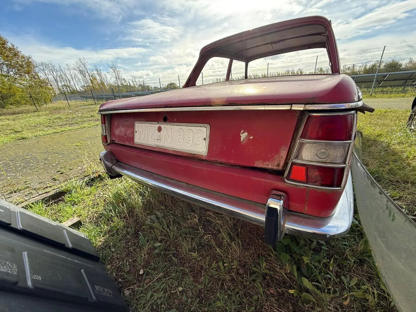 BMW Neue Klasse 1800 Blechspender Teilespender Restaurationsobjekt Scheunenfund