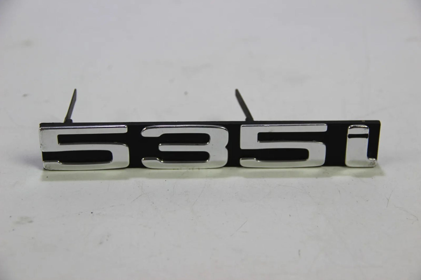 NEU Original BMW E12 M535i Emblem Badge Ziergitter vorne NOS  51141884016
