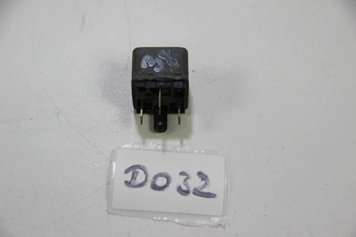 Original Bosch Relais Arbeitsrelais Steuerrelais Relay 12V 30A  0332014415