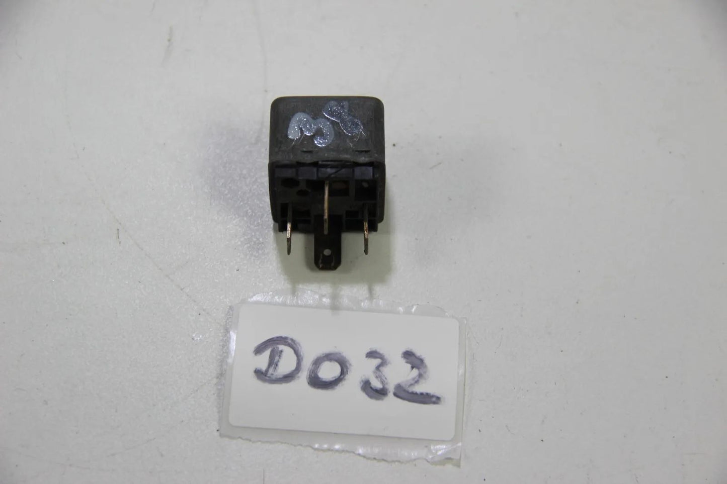 Original Bosch Relais Arbeitsrelais Steuerrelais Relay 12V 30A  0332014415