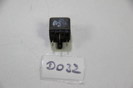 Original Bosch Relais Arbeitsrelais Steuerrelais Relay 12V 30A  0332014415