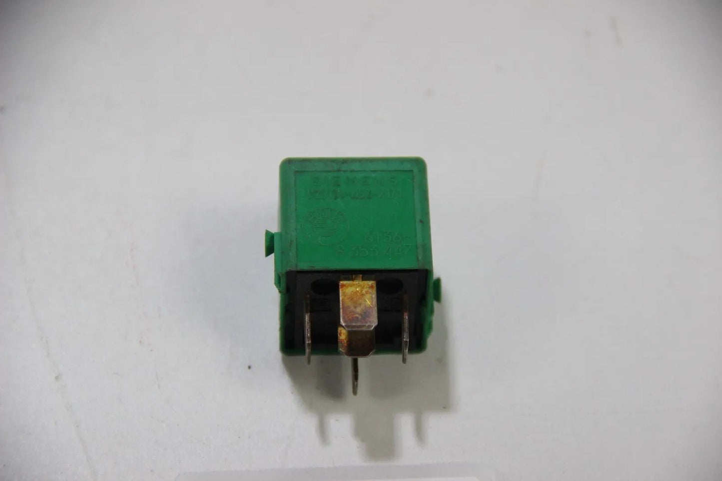 Original BMW E21 E30 E36 E12  Relais Doppelschliesser minzgrün 61368353447