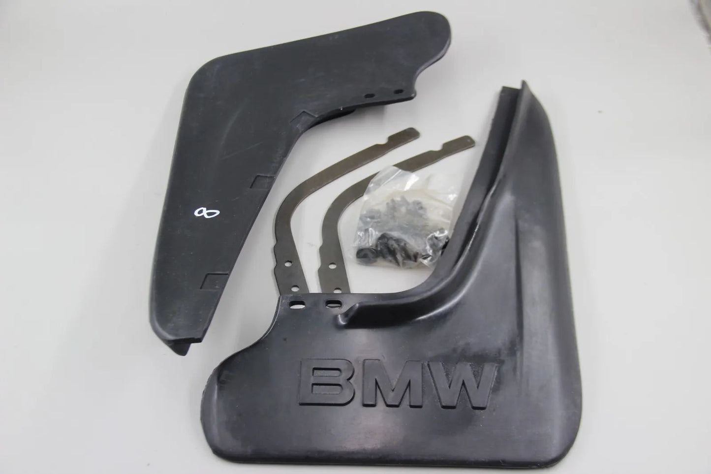 Original BMW E34 Limo/Touring Satz Schmutzfänger hinten NOS 72608102199