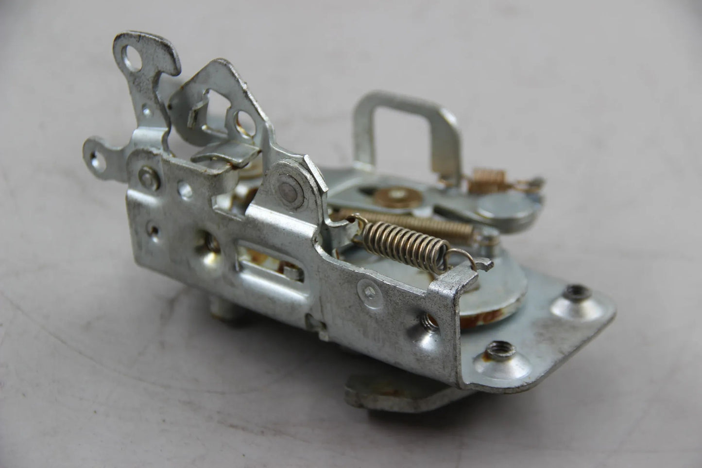 Original BMW E12 518 520 525 528 520i 530i Schloss vorne links 51211823601