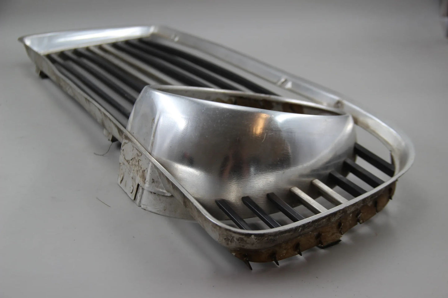 Original BMW NK 1800 4-Zyl. Ziergitter rechts schwarz-silber NOS NLA 51131802103