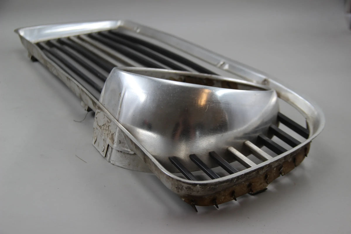 Original BMW NK 1800 4-Zyl. Ziergitter rechts schwarz-silber NOS NLA 51131802103