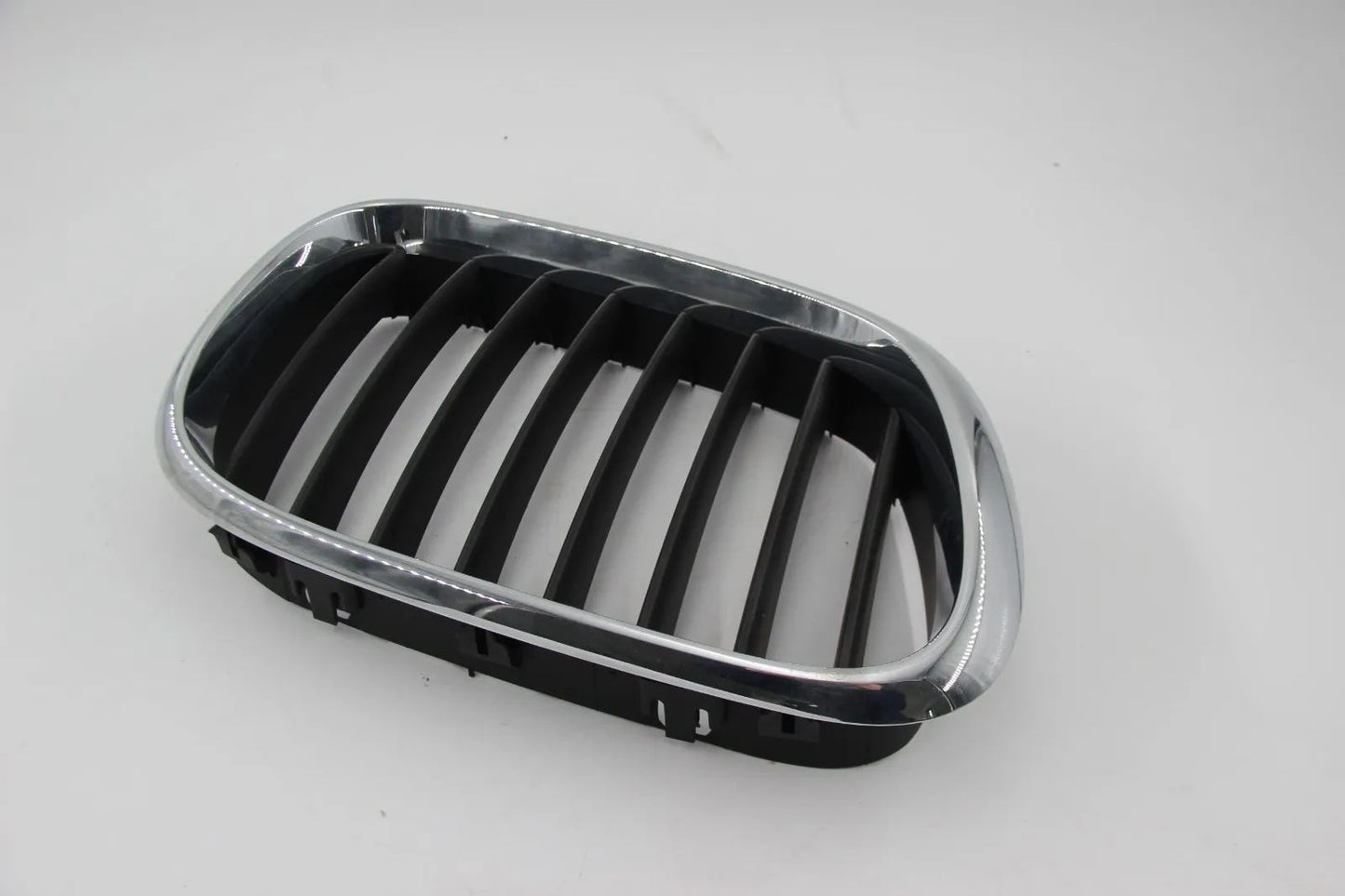 Original BMW E53 X5 3.0d-4.6is Ziergitter Niere Vorne Rechts Chrom 51138247674