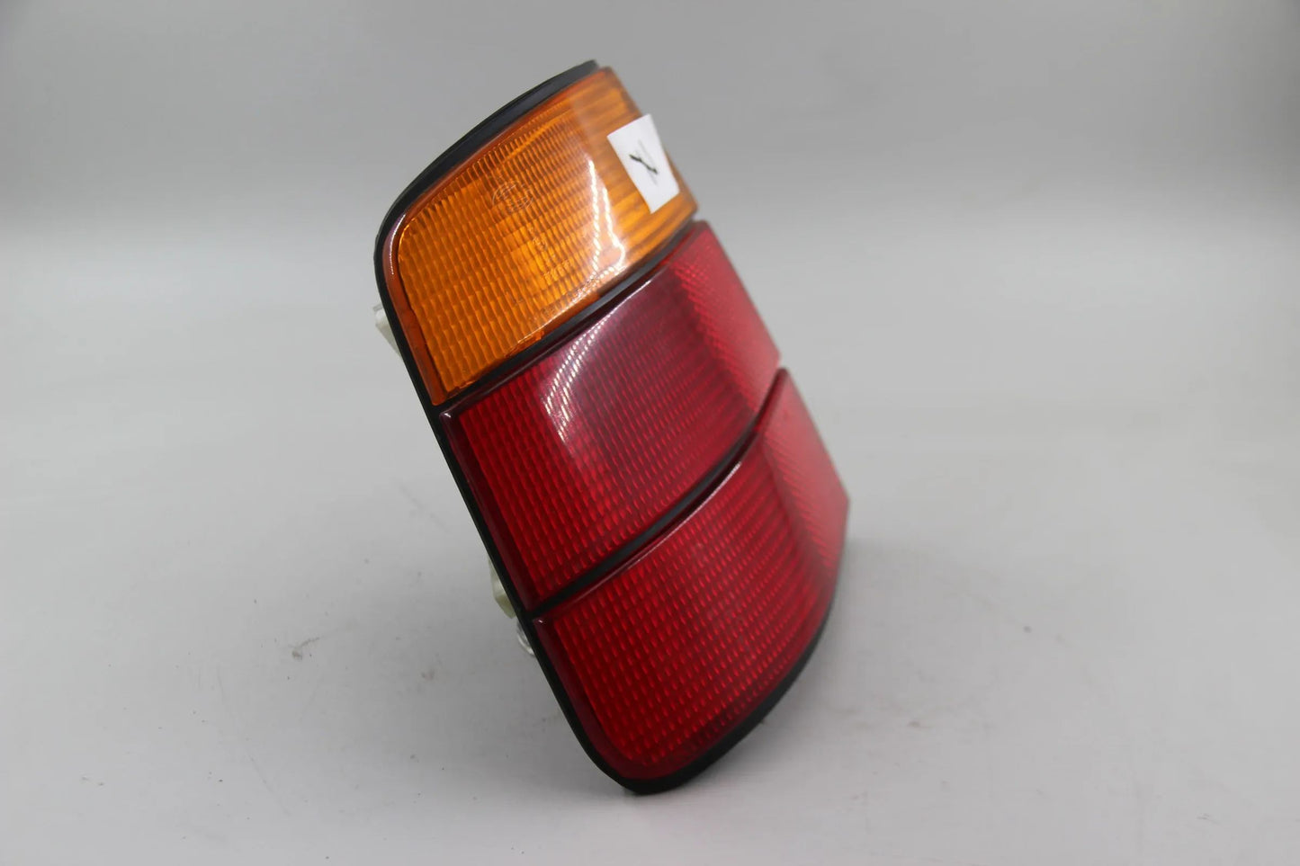 Original BMW E34 518i-540i M5 Heckleuchte Seitenwand links 63211384009