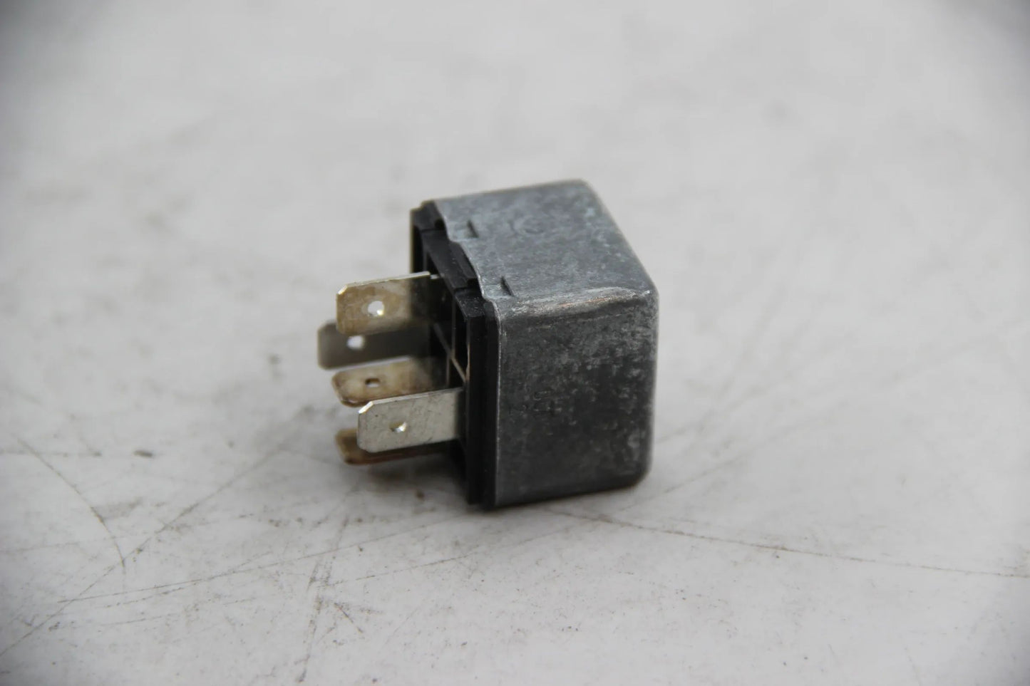 Original BMW E30 316i-325i M3 E28 E24 E23 728i-745i Diodenrelais 12631710726